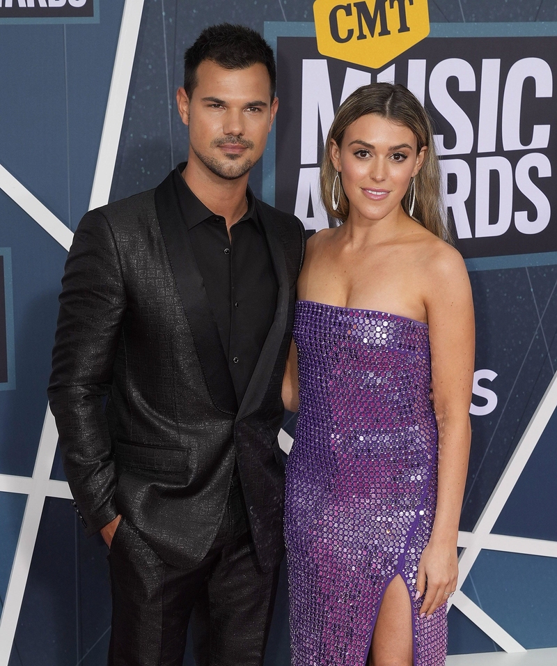 Taylor Lautner E Taylor Dome | Alamy Stock Photo by Ed Rode/imageSPACE/MediaPunch