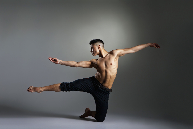 Los bailarines de ballet tienen abdominales duros como una roca | Shutterstock
