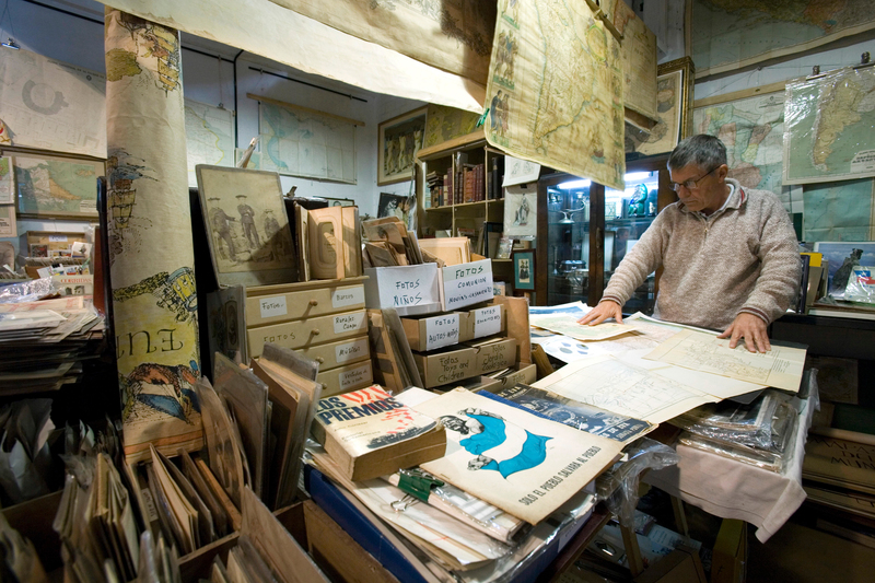 Mapas E Atlas Antigos | Alamy Stock Photo by blickwinkel/J. Royan