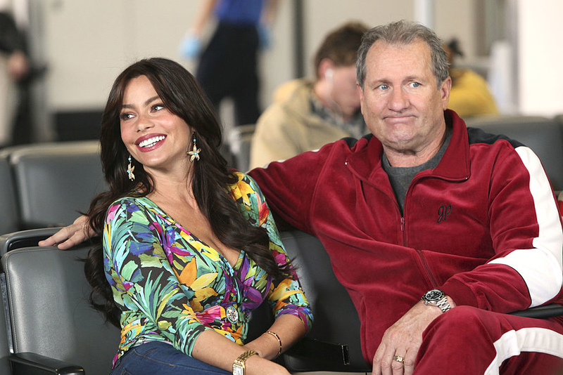 Gloria e Jay em “Modern Family” | Getty Images Photo by Danny Feld/Disney General Entertainment Content