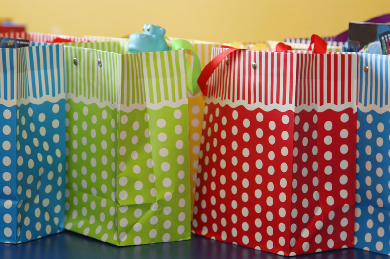 Sacolas Para Presentes | Alamy Stock Photo by Nadine Mitchell