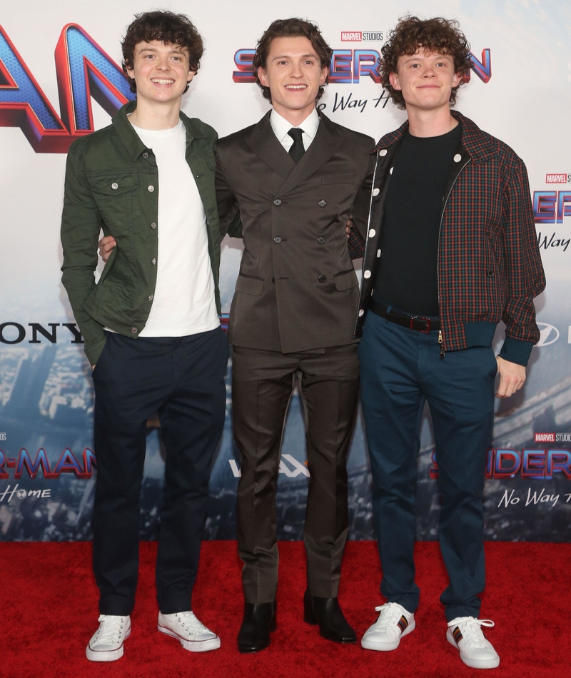 Tom Holland E Seus Irmãos Harry E Sam | Alamy Stock Photo by Faye Sadou/Media Punch Inc/Alamy Live News