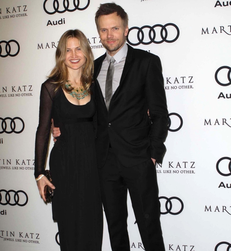 Joel McHale e Sarah Williams – Juntos Desde 1996 | Alamy Stock Photo by WENN Rights Ltd 