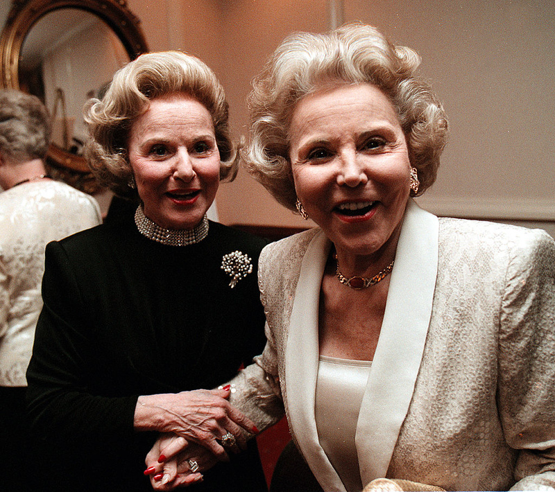 Ann Landers e Abigail Van Buren | Getty Images Photo by Frank Johnston/The Washington