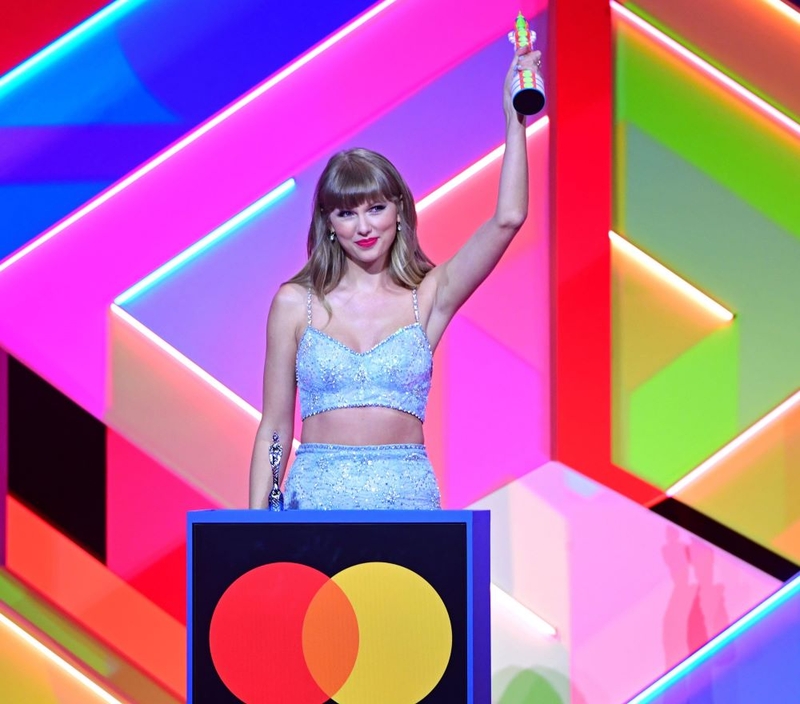 The BRIT Awards “Global Icon Award” | Alamy Stock Photo by Ian West/PA Images