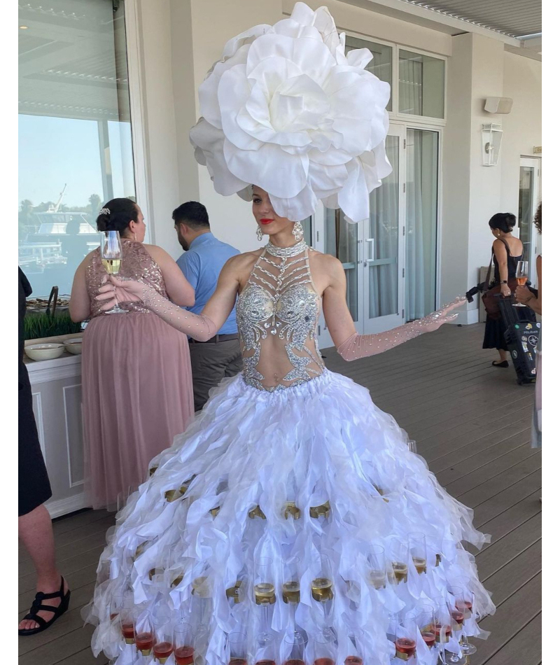 Guests Can’t Wait to Have Her Visit Their Table | Instagram/@livetables