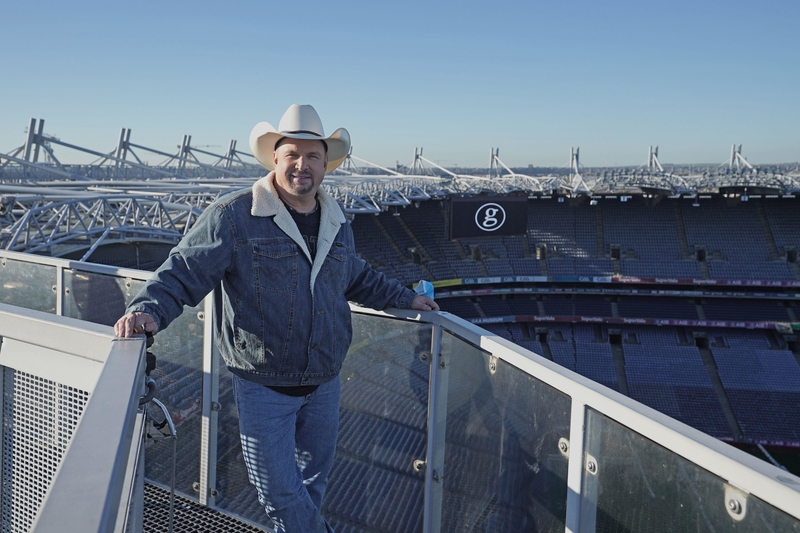 Garth Brooks — $420 Million | Alamy Stock Photo