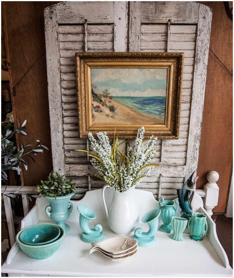 McCoy Pottery | Alamy Stock Photo by Hilda DeSanctis