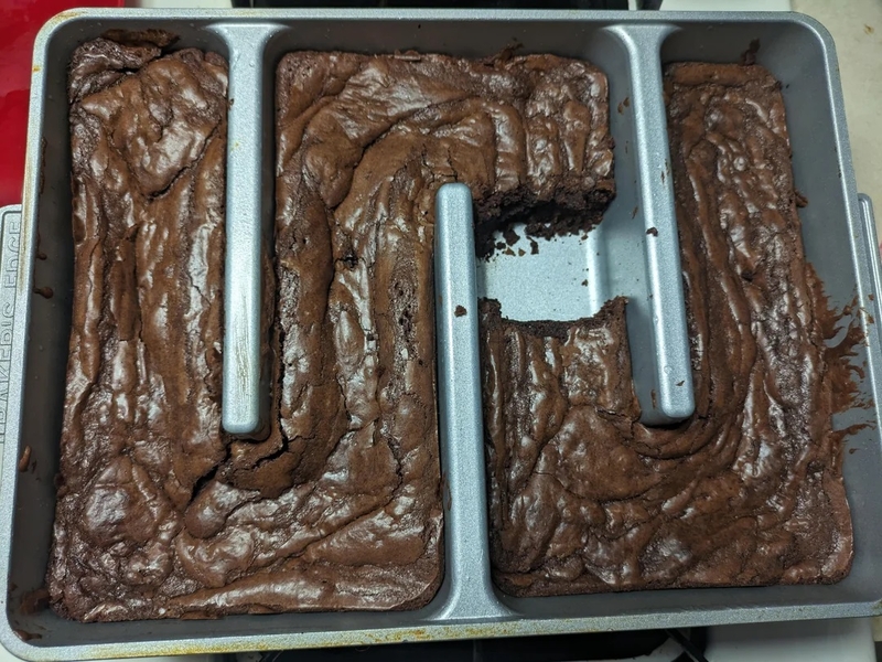 Zig Zag Brownie Pan | Reddit.com/TX4Ever